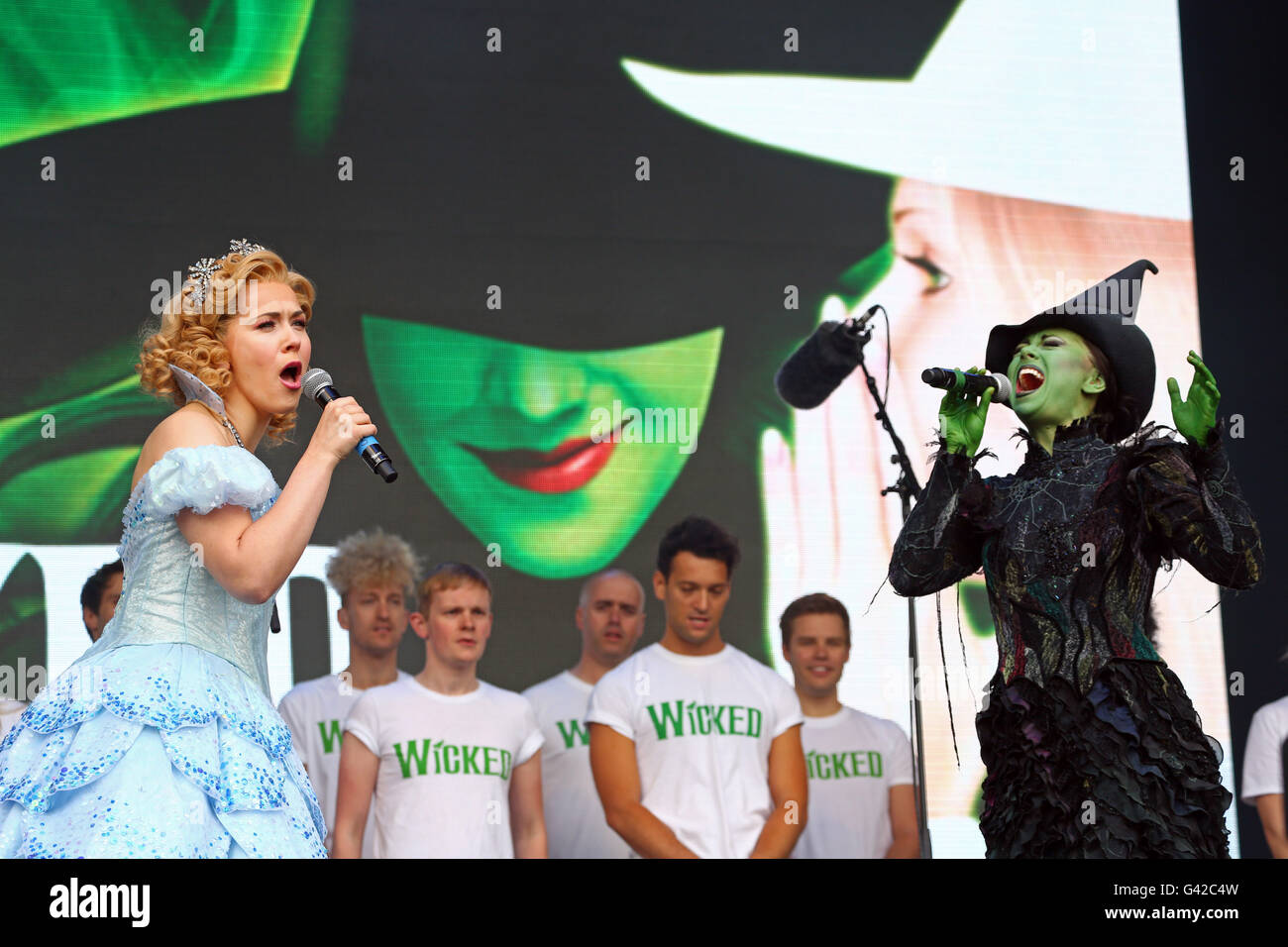 London, UK. 18th June, 2016. Emma Hatton and Savannah Stevenson performing in Wicked at West End Live in Trafalgar Square, London Credit:  Paul Brown/Alamy Live News Stock Photo