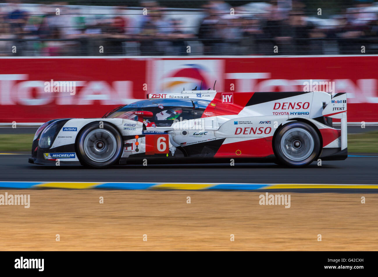 Le Mans Circuit, Le Mans, France. 18th June, 2016. Le Mans 24 Hours Race. Toyota Gazoo Racing TS050 Hybrid LMP1 driven by Mike Conway, Stephane Sarrazin and Kamui Kobayashi. Credit:  Action Plus Sports/Alamy Live News Stock Photo