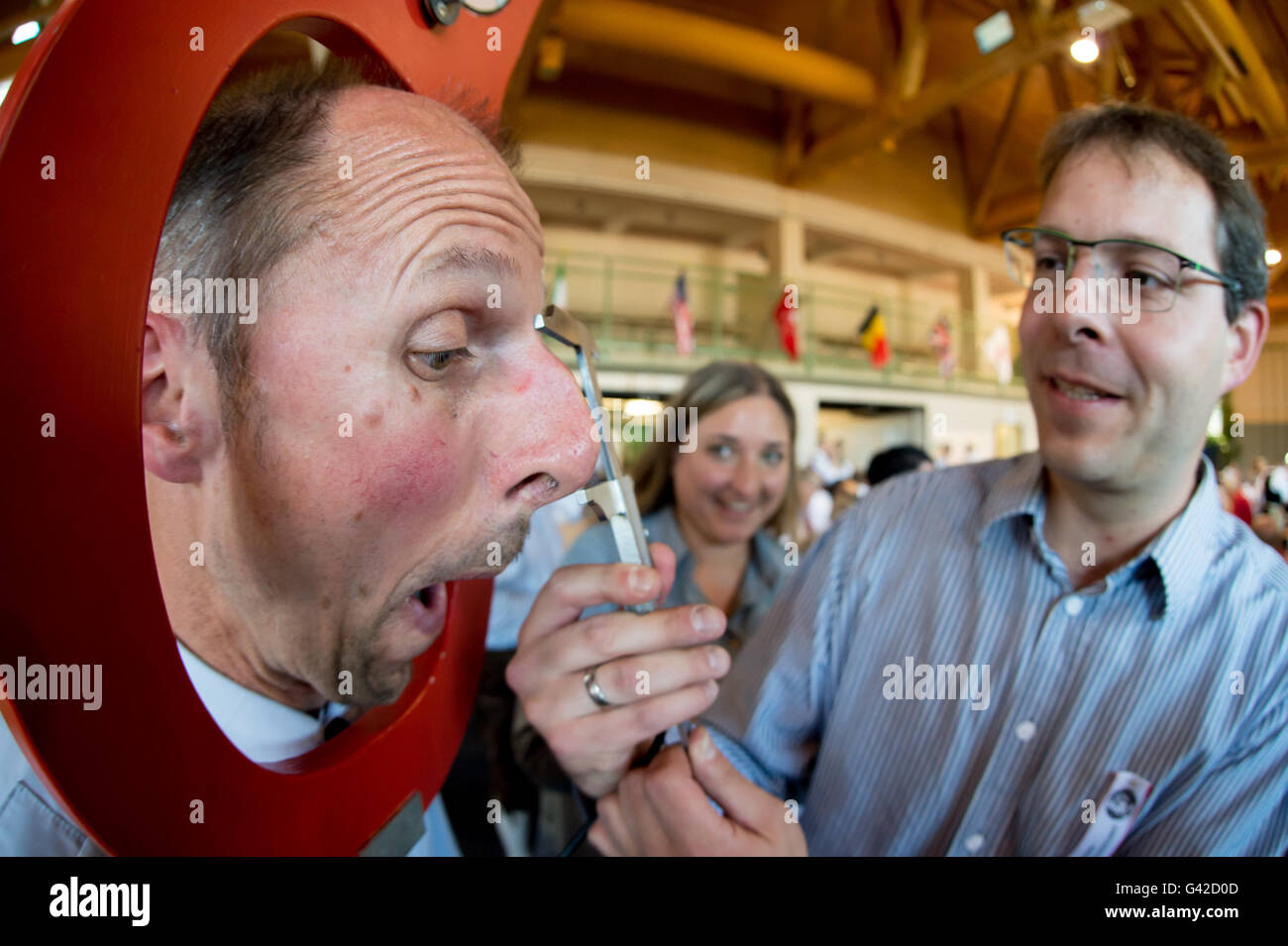 Мехмету озюреку (mehmet ozyure. Ru/articles/samyy-malenkiy-i-samyy-bolshoy-nosy-v-mire. Книга рекордов гиннесса самый длинный нос в мире. Самый большой нос в мире у человека. Йоахим шнобель.