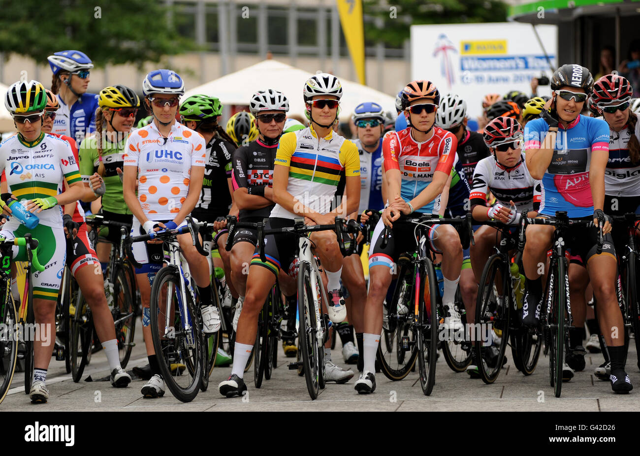Nottingham to Stoke-on-Trent, UK. 18th June, 2016. Aviva Women's Tour Stage 4. Riders wait at the start line ahead of the race. Lizzie Armitstead of Boels Dolmans Cycling Team wear's the yellow jersey (c) @ Credit:  David Partridge/Alamy Live News Stock Photo