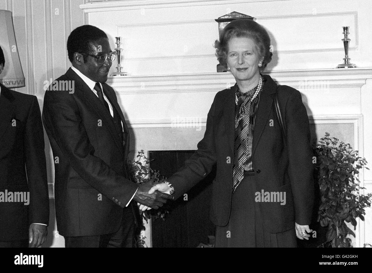 Zimbabwean President Robert Mugabe, left is greeted by Prime Minister Margaret Thatcher at Downing Street, on his first official visit to Britain. Stock Photo