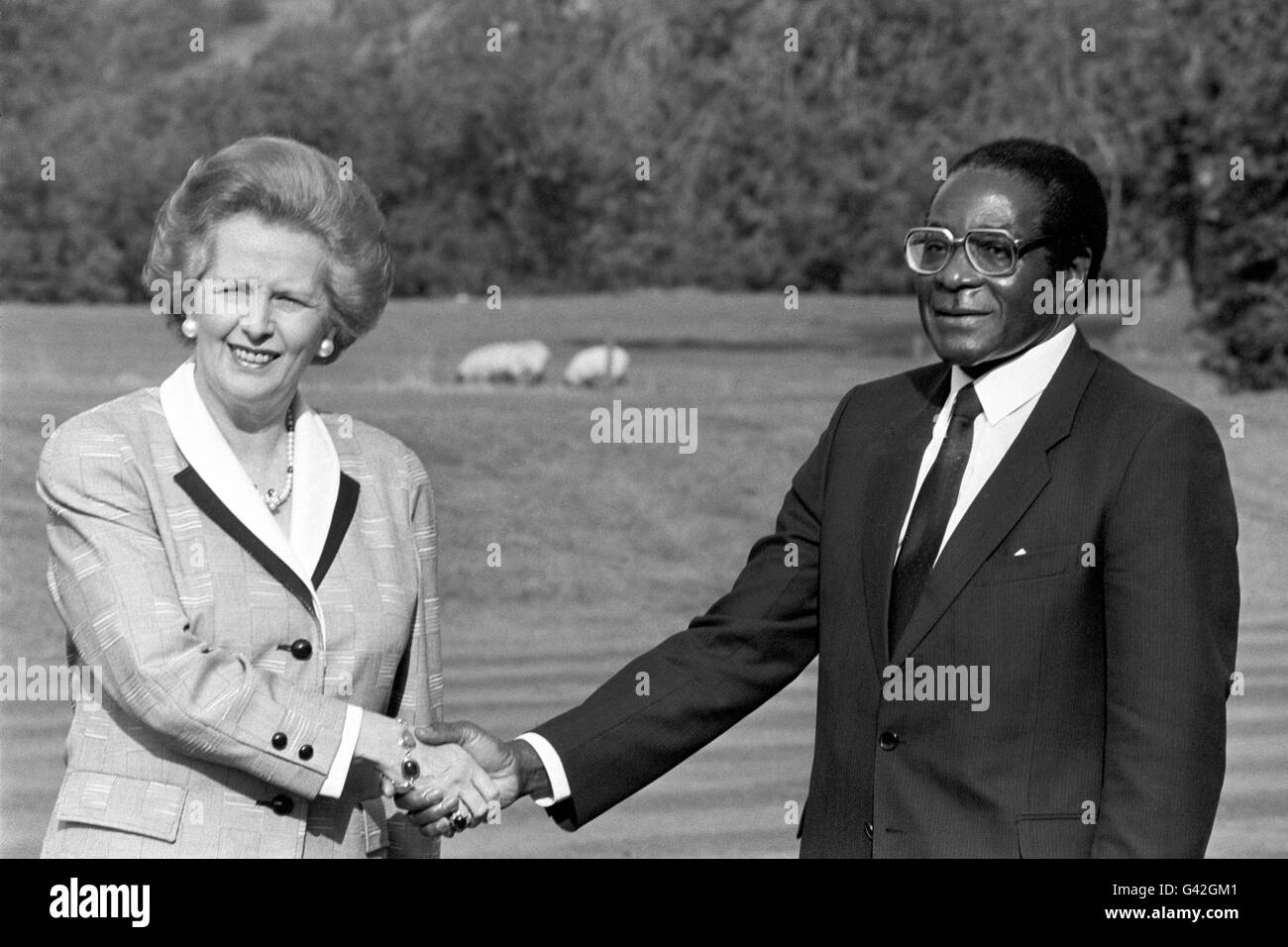 Politics - Margaret Thatcher and Robert Mugabe - Chequers Stock Photo