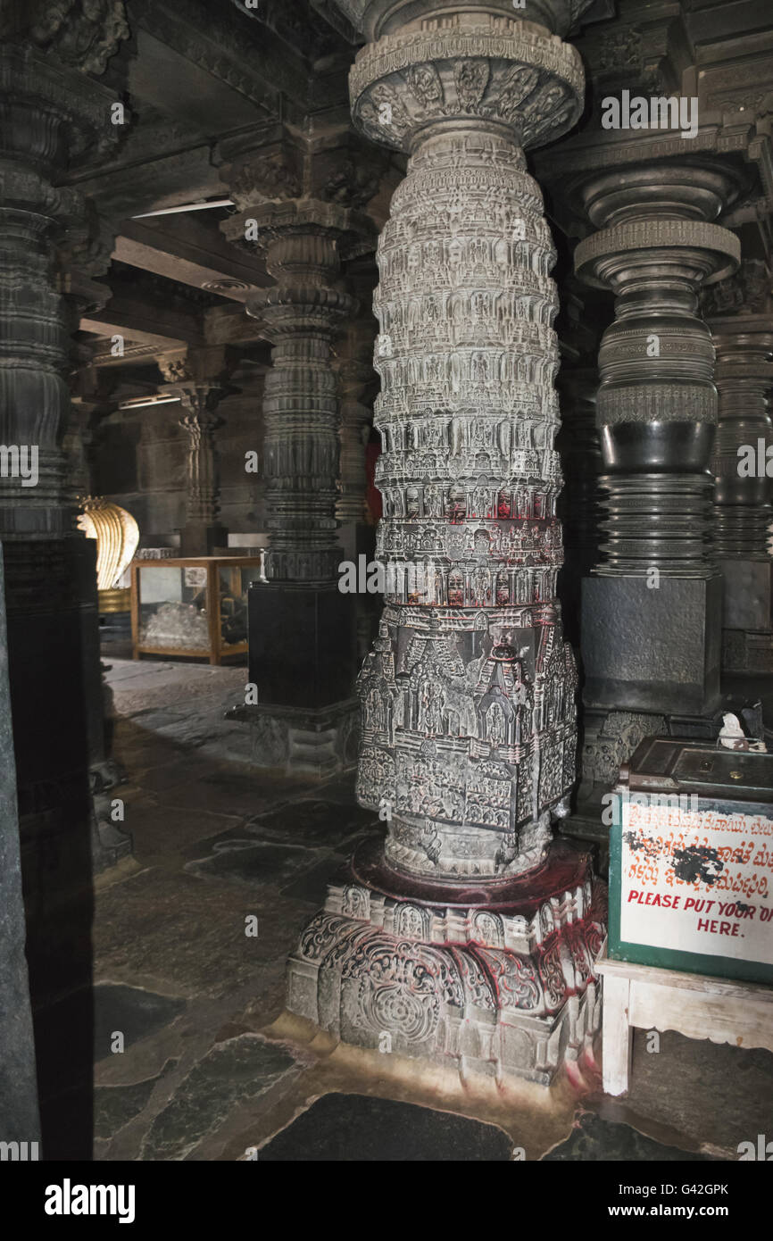 The Narsimha Pillar which at one time could have revolved on its ball bearings. Chennakeshava temple. Belur, Karnataka, India. Stock Photo