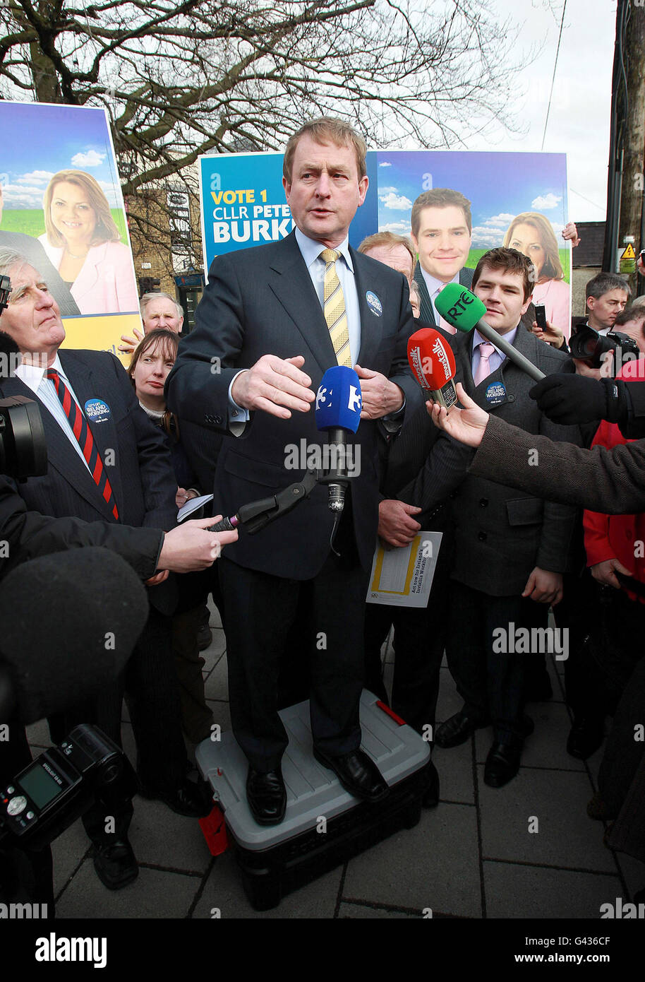 Fine Gael Leader Enda Kenny makes a speech on a stump in Mullingar during his canvassing tour of Mid Ireland. Stock Photo