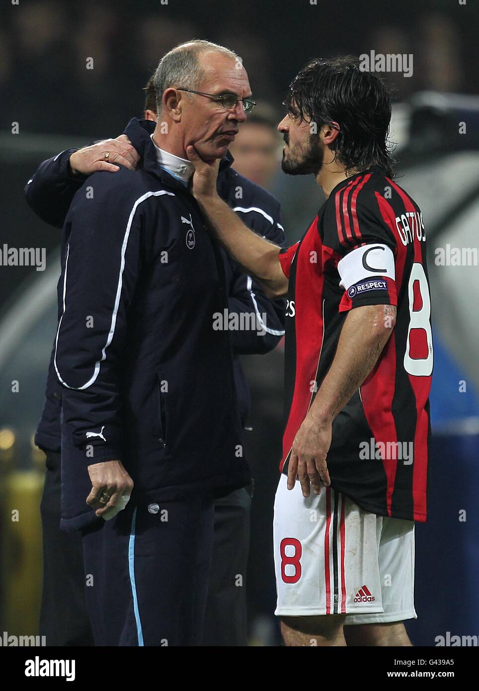 AC Milan's Gennaro Gattuso (right) grabs the throat of Tottenham Hotspur's  first team coach Joe Jordan (left Stock Photo - Alamy