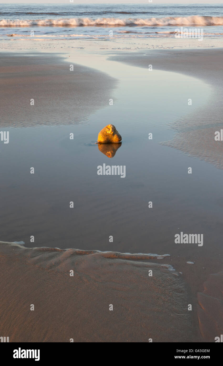 Alone on a beach hi-res stock photography and images - Alamy