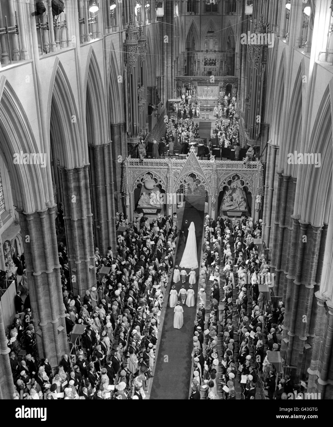 An aerial view of Princess Alexandra and Angus Ogilvy during their wedding at Westminster Abbey. Stock Photo