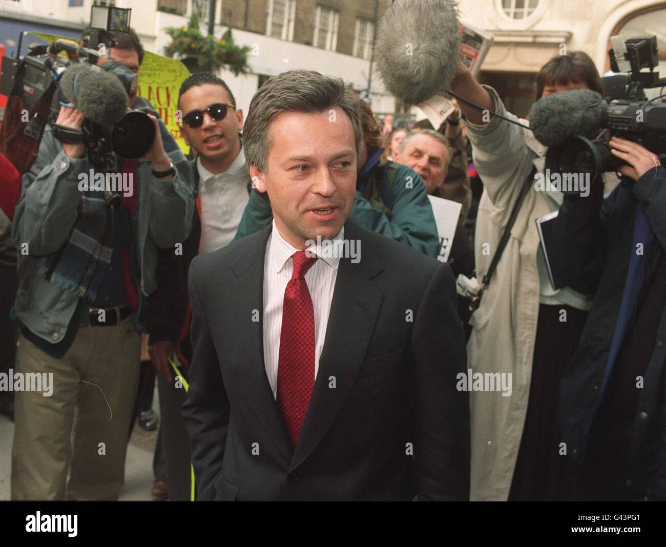 Alan duncan mp arriving bow street magistrates court hires stock