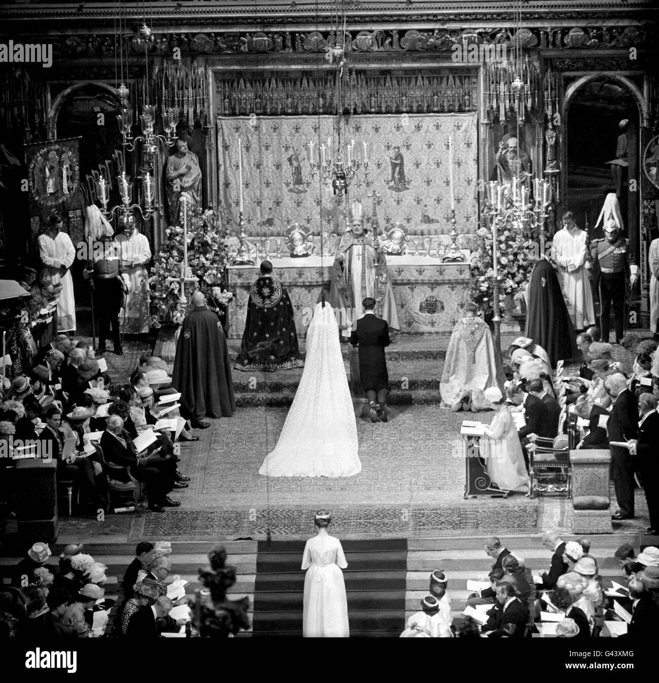 Princess Alexandra and Angus Ogilvy kneeling at the altar during their wedding at Westminster Abbey. Stock Photo
