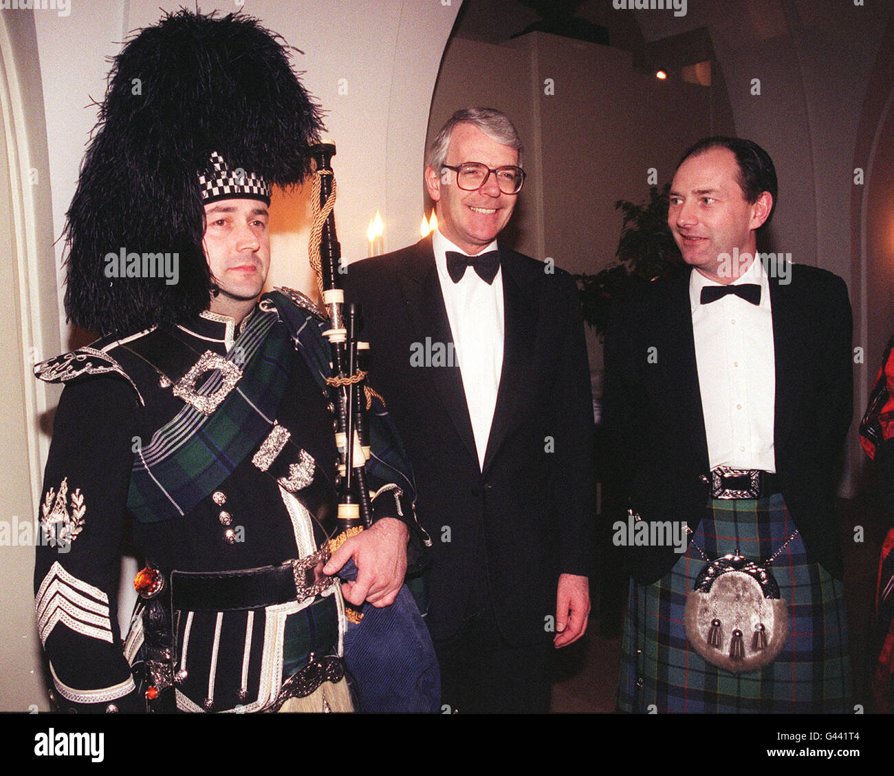 Prime Minister John Major (centre) with Scottish Secretary Michael Forsyth and piper Callum Watson, of Dumfries and Galloway Police Band, at a dinner at Banqueting House honouring the bicentenary of the death of philosopher and poet Robert Burns. Stock Photo