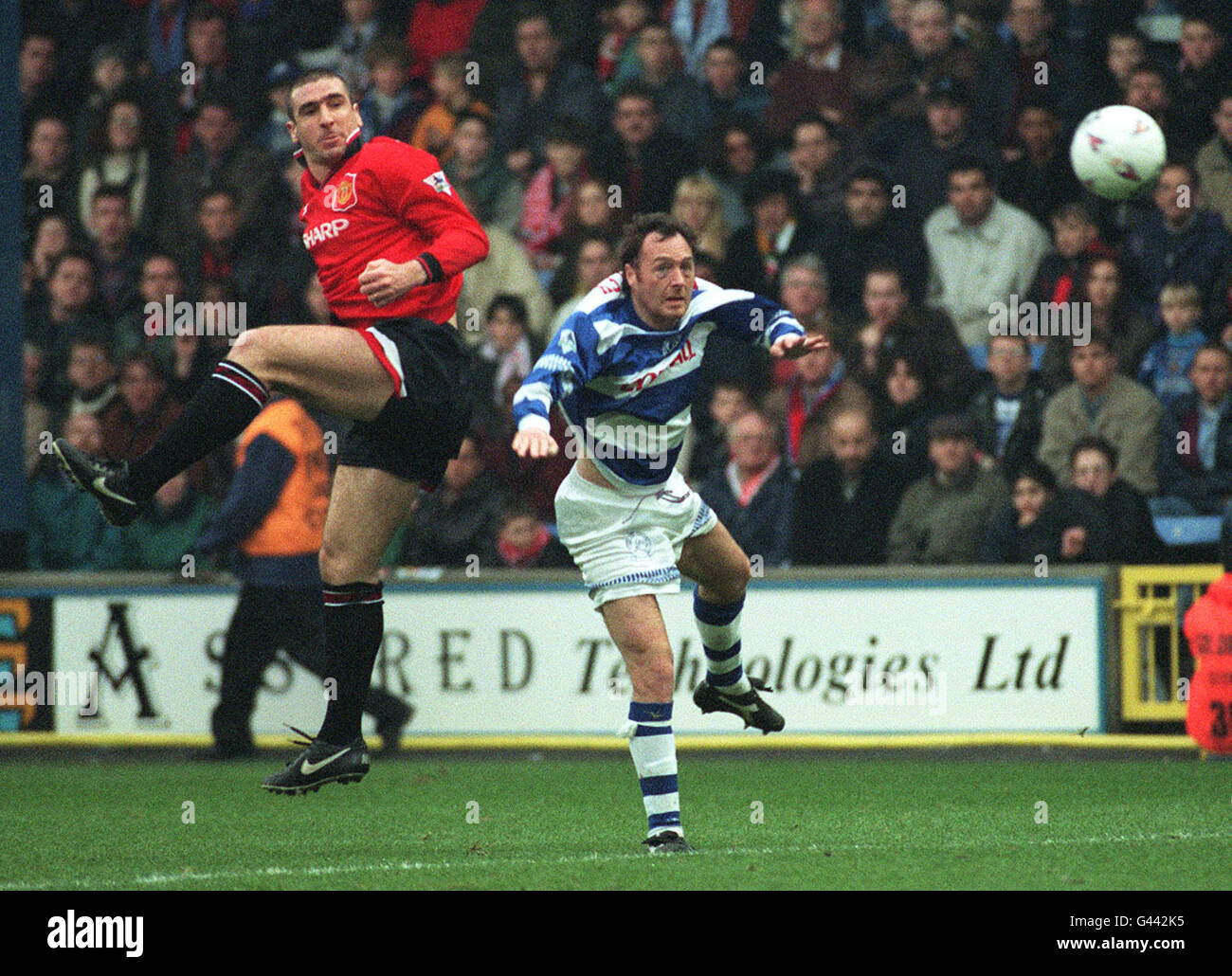 Cantona 1996 hi-res stock photography and images - Alamy