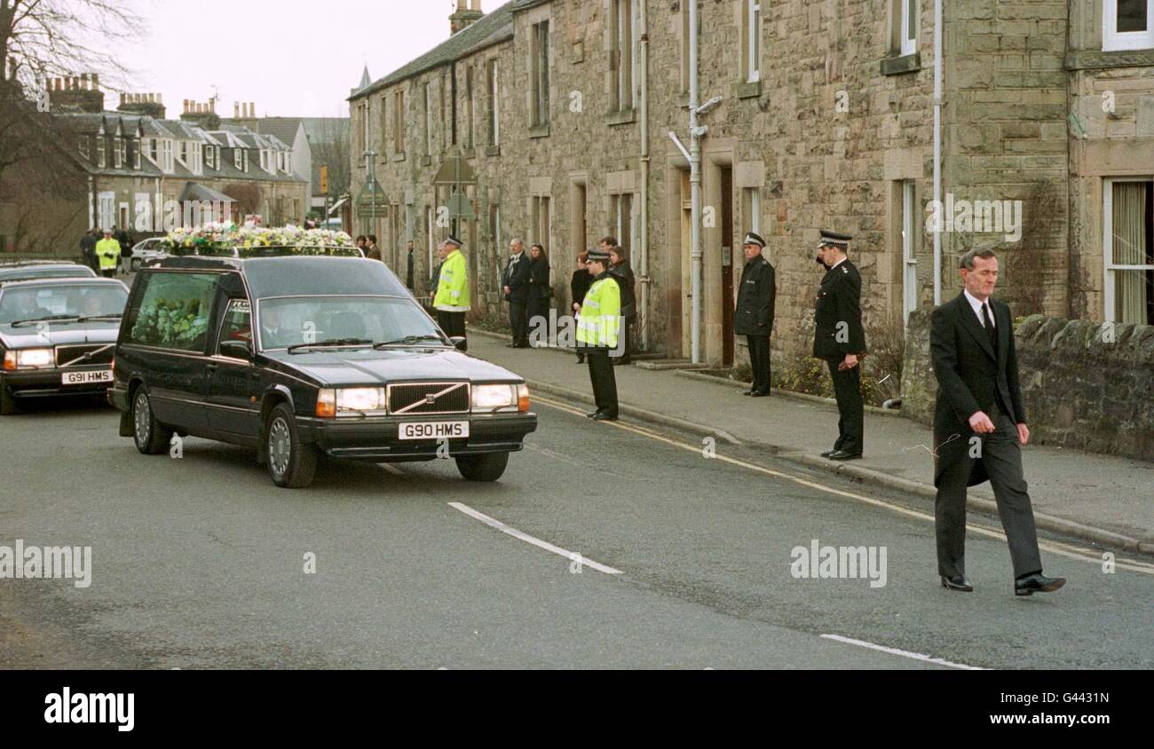 The funeral cortege of John Petrie makes it's way through the streets of Dunblane. NB PICTURE TAKEN WITH COOPERATION OF POLICE. Stock Photo