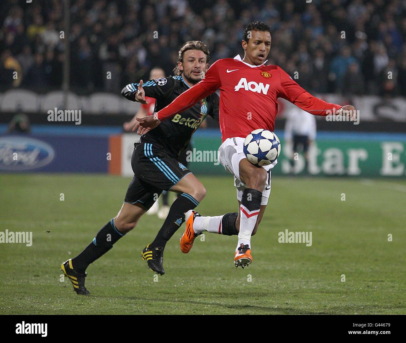 Soccer - UEFA Champions League - Round of 16 - First Leg - Olympique de Marseille v Manchester United - Stade Velodrome. Olympique de Marseille's Gabriel Heinze (left) and Manchester United's Luis Nani (right) in action Stock Photo