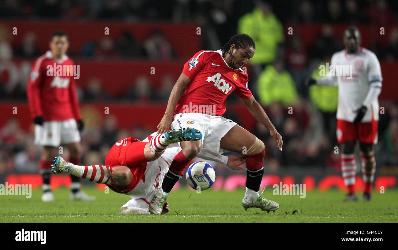 Soccer - FA Cup - Fifth Round - Manchester United v Crawley Town - Old Trafford. Manchester United's Oliveira Anderson (right) and Crawley Town's Dannie Bulman (left) battle for the ball. Stock Photo
