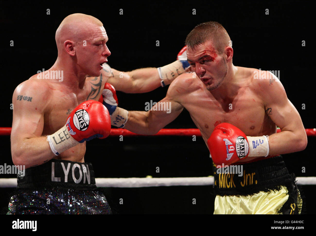 Boxing - English Bantamweight Title - Craig Lyon v Josh Wale - Reebok  Stadium. Craig Lyon (left) and Josh