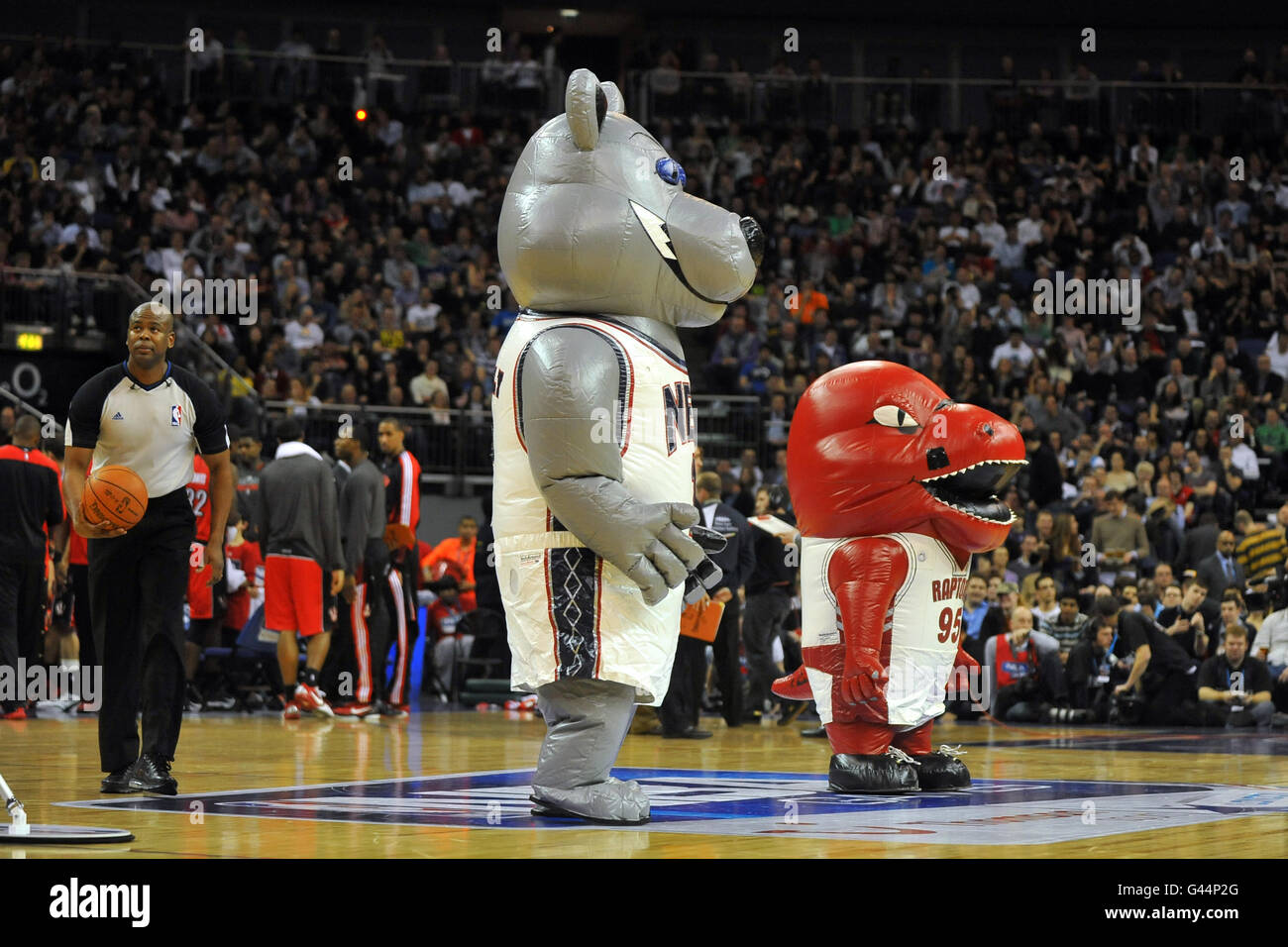 Toronto Raptors mascot the Raptor and New Jersey Nets mascot Sly the Silver  Fox (centre) during the break Stock Photo - Alamy