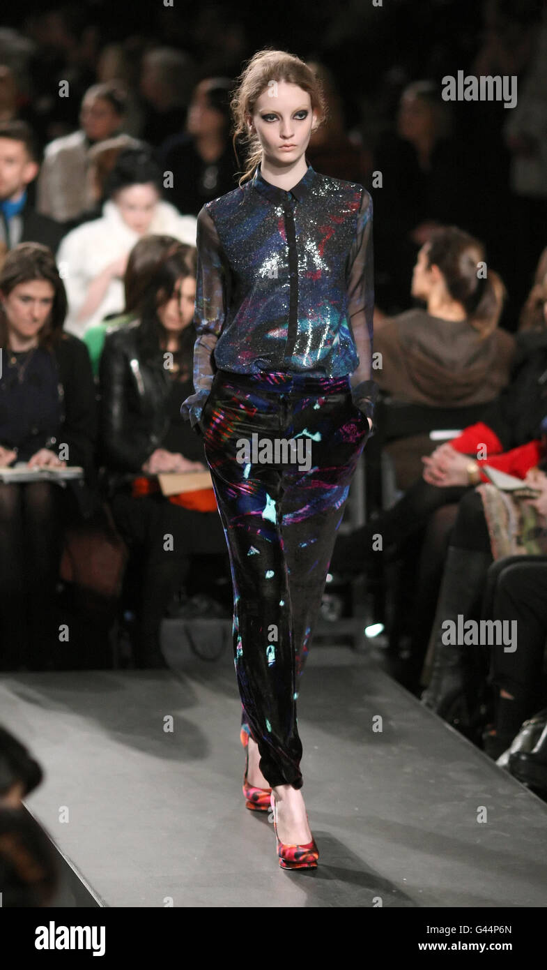 Erdem catwalk show hi-res stock photography and images - Alamy