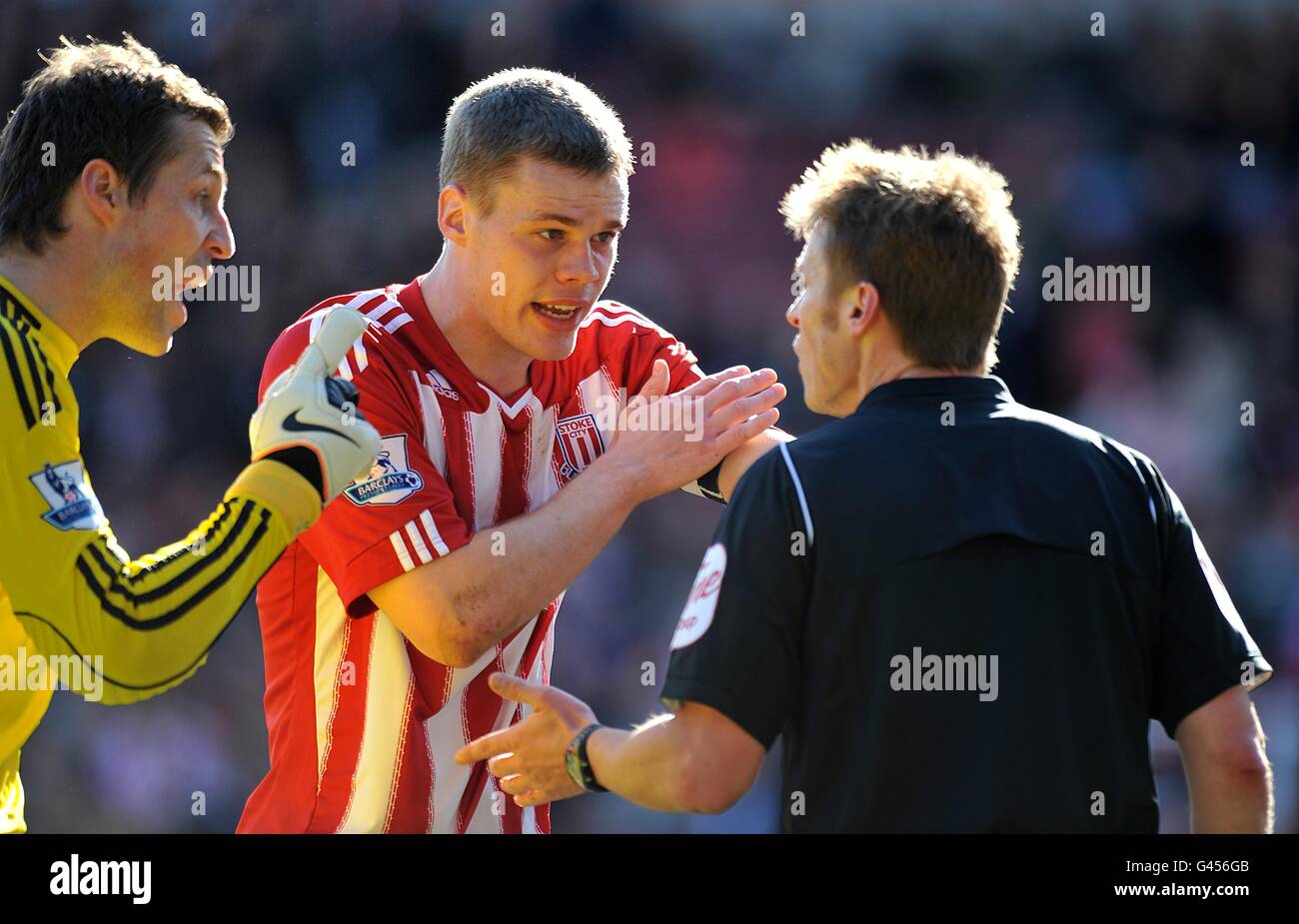 Stoke City's Ryan Shawcross (centre) and goalkeeper Thomas Sorensen (left) protest with match referee Mike Jones about West Ham United's opening goal. Stock Photo
