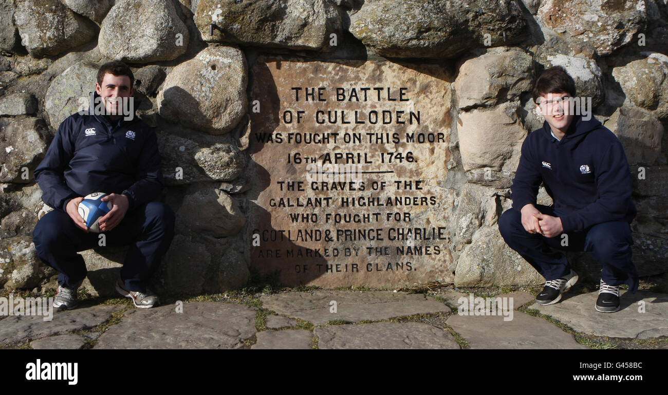 Harry Leonard (right), Captain of the Scotland Under-20 Squad and player Stuart Edwards during a photocall at Culloden Battlefield, Inverness. Stock Photo