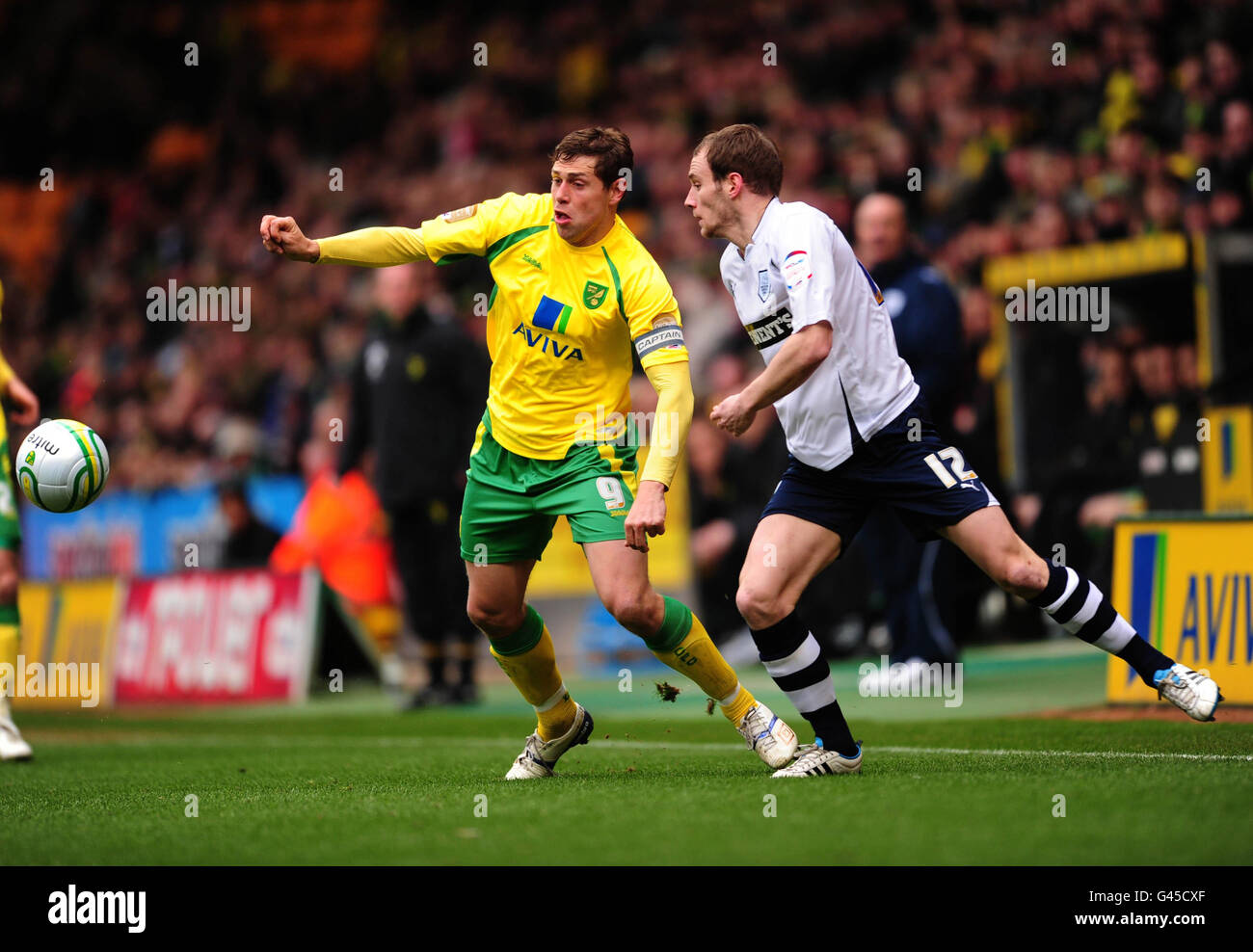 Norwich City's Grant Holt and Preston North End's David Gray battle for the ball during the npower Football League Championship match at Carrow Road, Norwich. Stock Photo