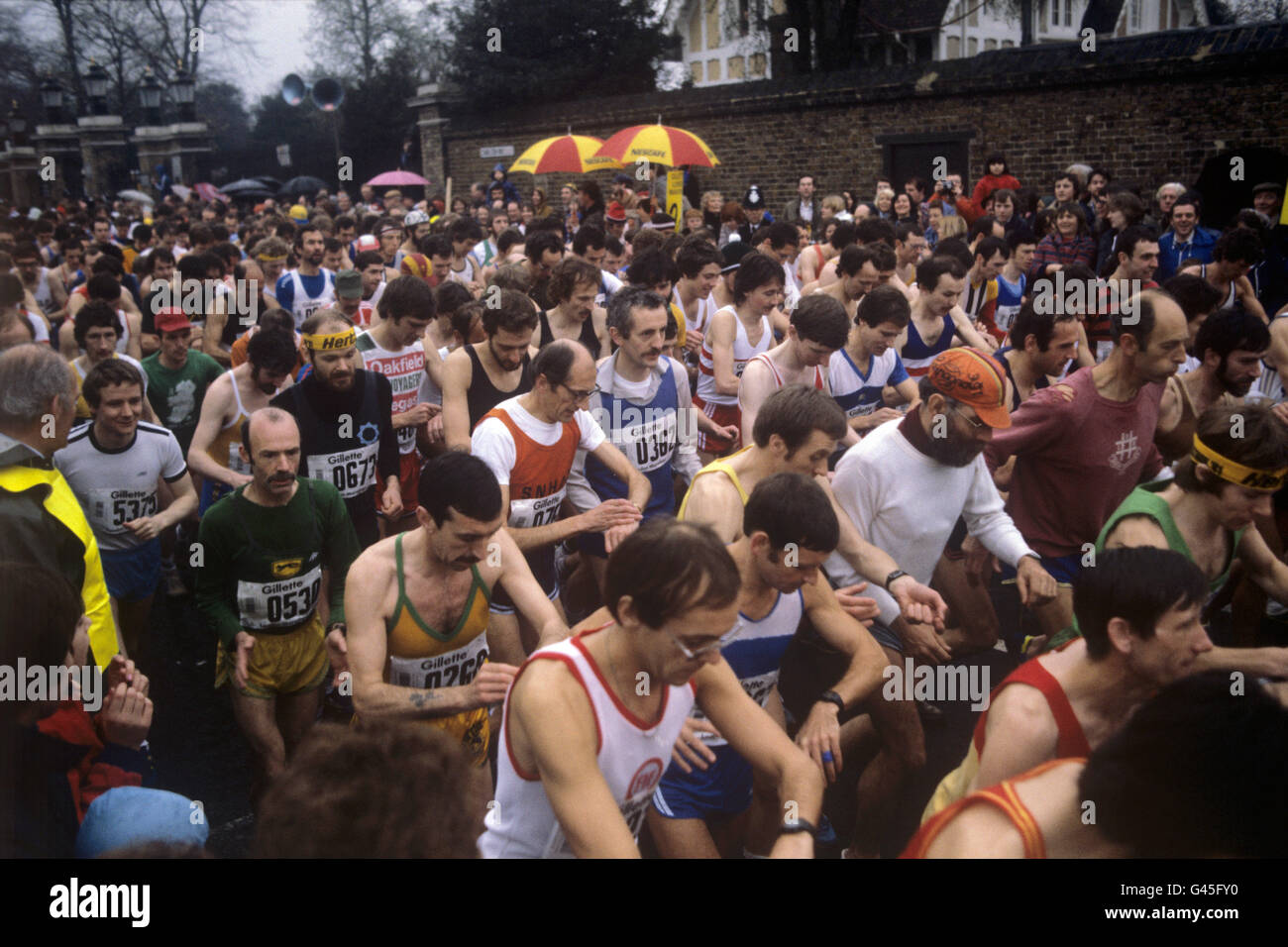 Athletics the 1981 gillette london marathon hi-res stock photography ...