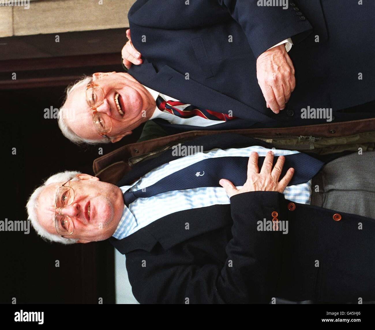 TV presenter and former Goon, Sir Harry Secombe (right) with actor Bernard Cribbins, at St Paul's, the actors' church in London's Covent Garden, today (Tuesday) for the memorial service of comic actress Beryl Reid, who died in October aged 76. See PA Story CHURCH Reid. Photo by David Cheskin. Stock Photo