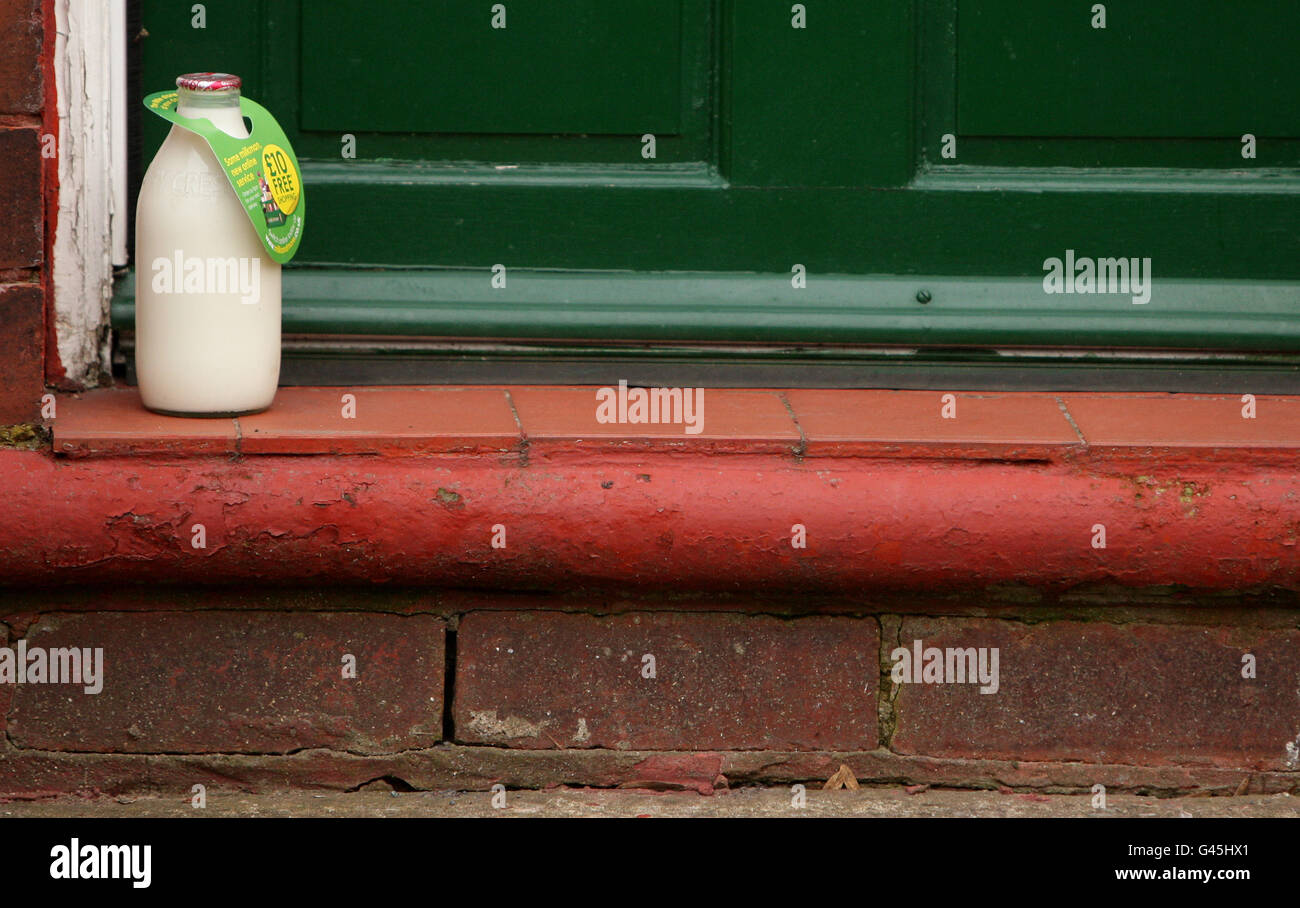 A pint of Dairy Crest milk on a doorstep in Failsworth, Greater Manchester, promoting their online delivery service. Stock Photo