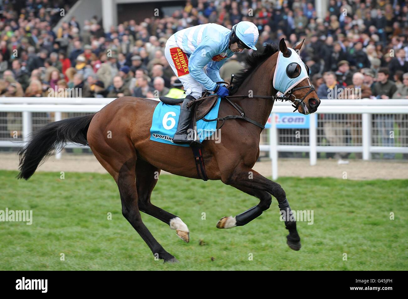 I'm So Lucky ridden by Tom Scudamore goes to post for the sportingbet.com Queen Mother Champion Chase on Ladies Day, during the Cheltenham Festival Stock Photo