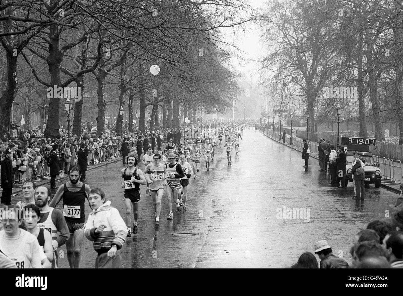 Athletics - The 1981 Gillette London Marathon - Pall Mall Stock Photo ...