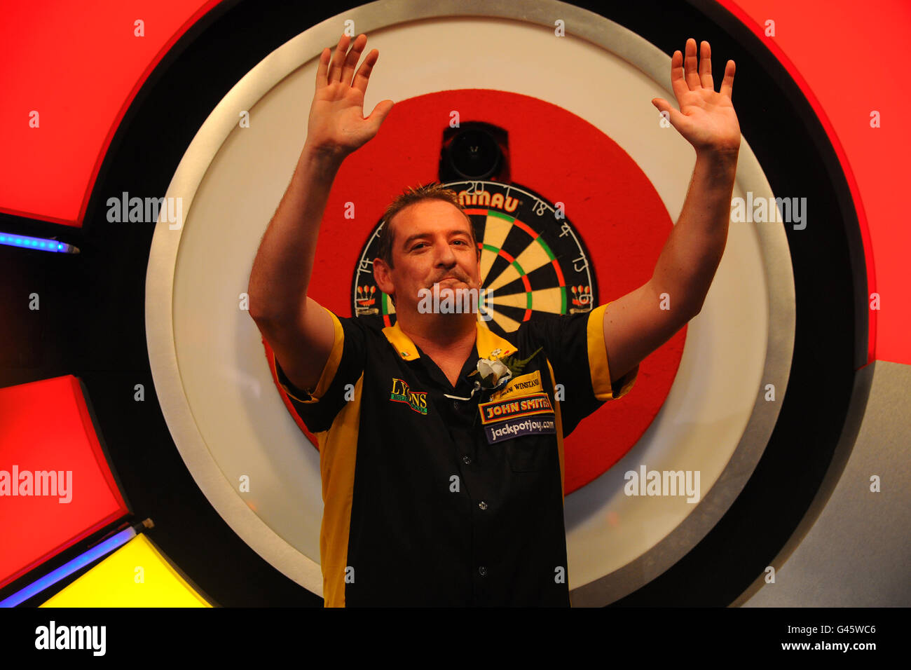 Darts - 2011 BDO World Professional Darts Championship - Day Nine - Lakeside Complex. England's Dean Winstanley thanks the crowd after losing the final against England's Martin Adams Stock Photo