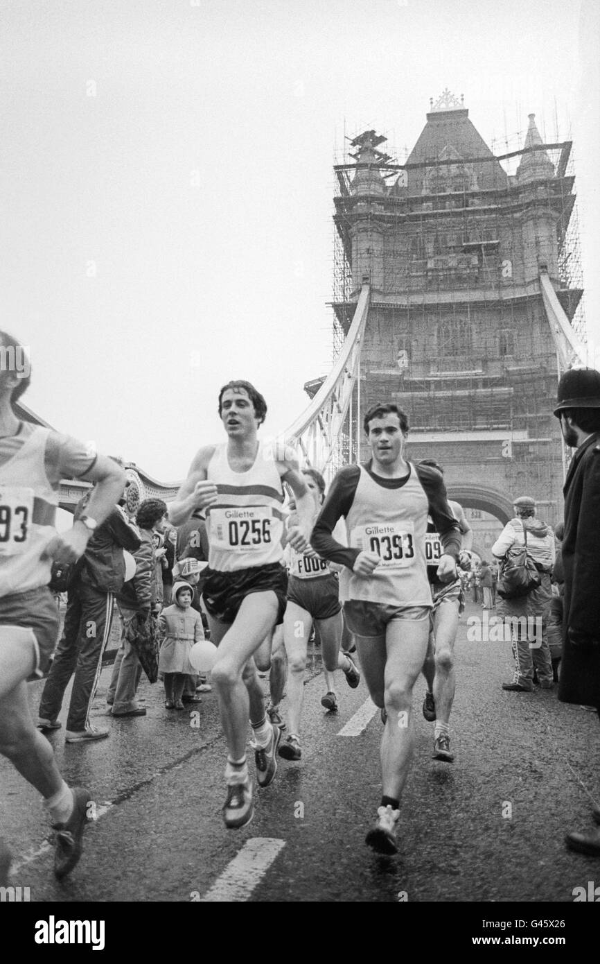 Athletics - The 1981 Gillette London Marathon - Tower Bridge Stock ...