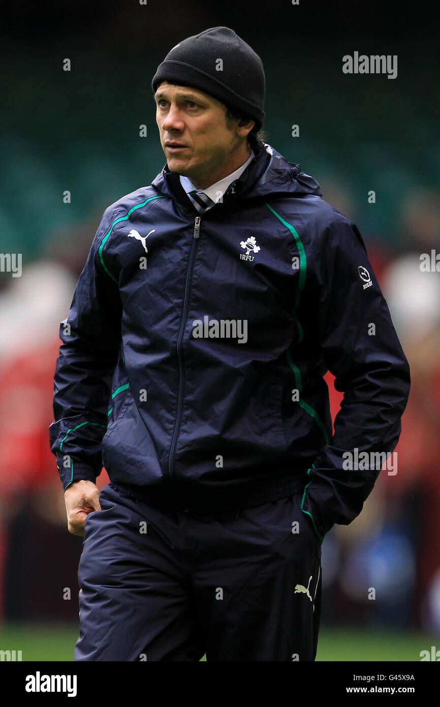 Ireland defense coach les kiss hires stock photography and images Alamy