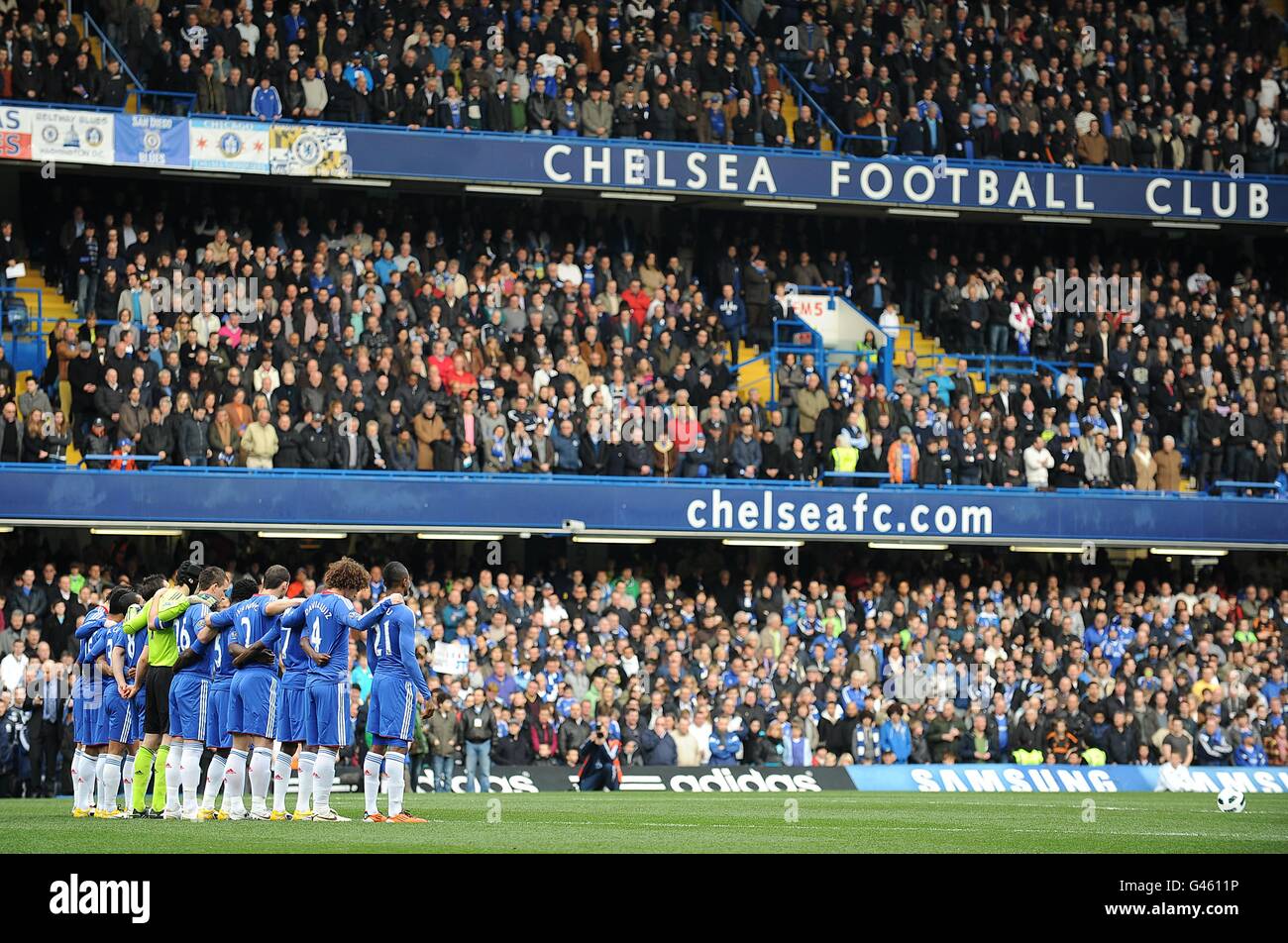 Soccer - Barclays Premier League - Chelsea v Manchester City - Stamford Bridge. Chelsea players observe a minute's silence in honour of the victims of the Japanese earthquake, prior to kick-off Stock Photo