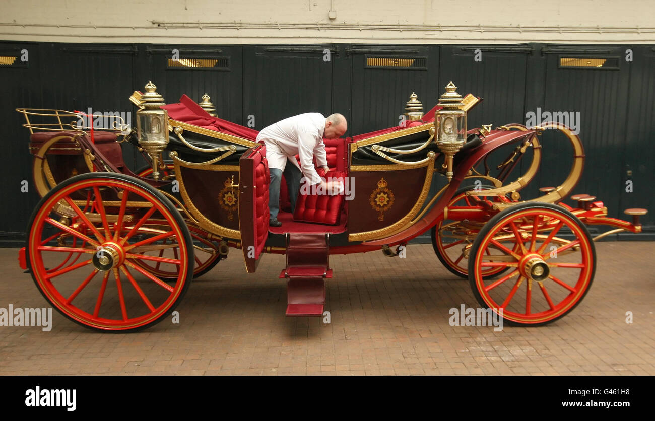 Carriage Restorer Dave Evans cleans the 1902 State Landau carriage at the Royal Mews in central London. Stock Photo