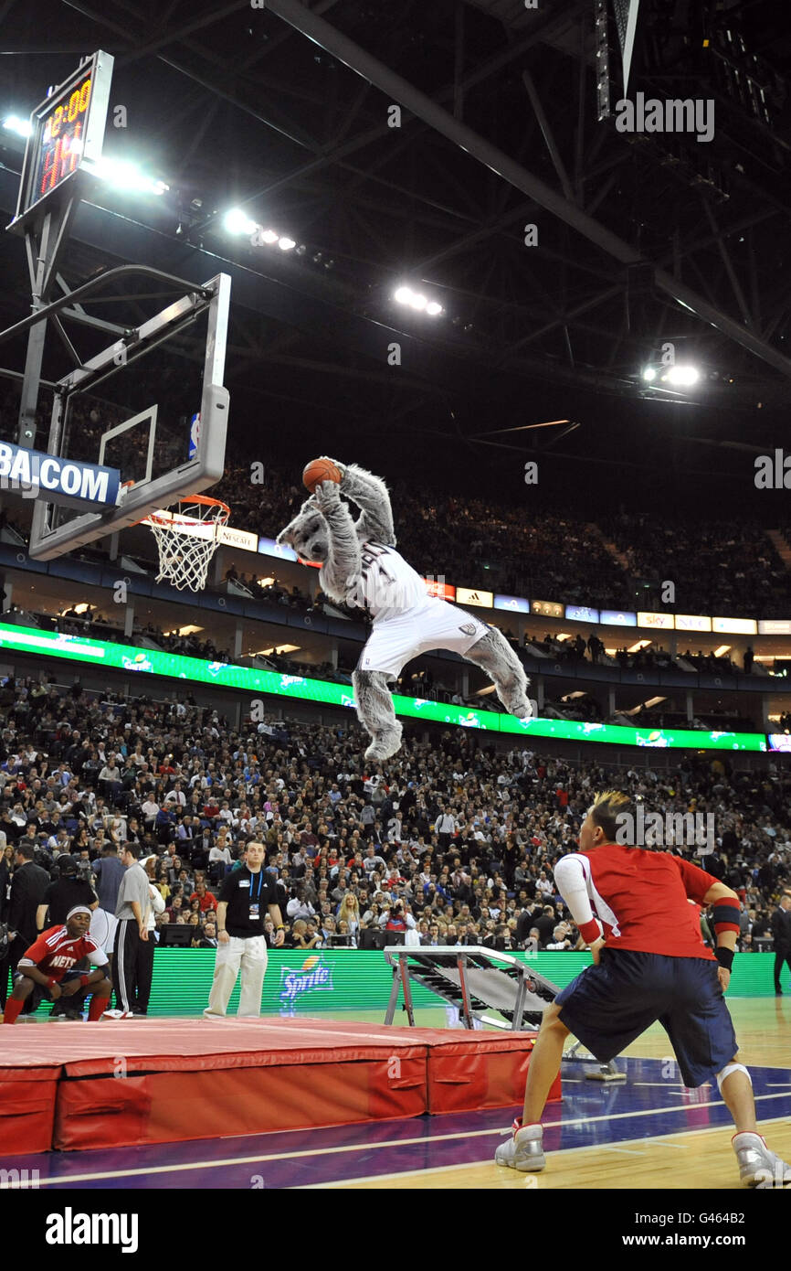 Basketball - NBA - Game One - New Jersey Nets v Toronto Raptors - o2 Arena Stock Photo