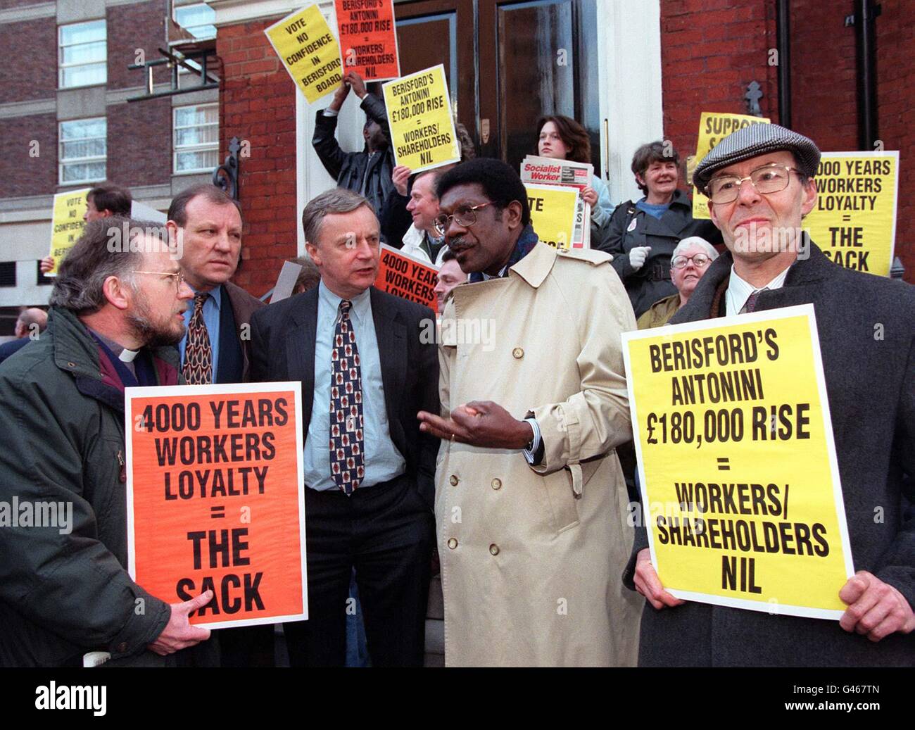 TUC General Secretary John Monks (3rd left) speaks with Bill Morris (2nd r), head of the Transport and General Workers Union, at a picket staged by sacked Magnet workers outside the company's annual meeting in London today (Tue). Also pictured is George Bramwell, general secretary of UCATT (2nd l) and Reverend Tony Attwood of Teeside Industrial Mission (l). See PA story INDUSTRY Magnet. Photo by Fiona Hanson/PA. Stock Photo