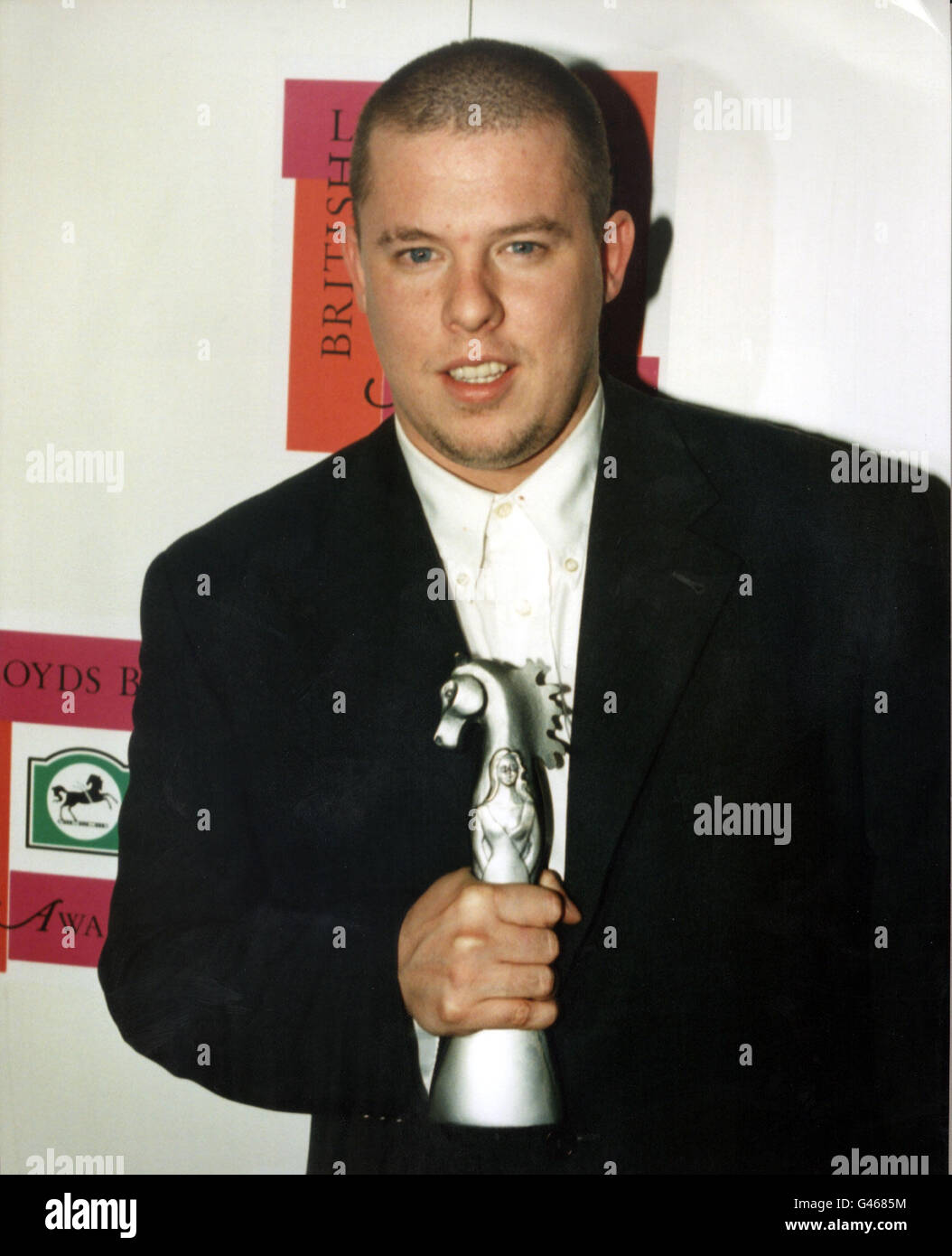 LONDON FASHION AWARDS : 22/10/96 : ALEXANDER MCQUEEN WITH HIS BRITISH ...