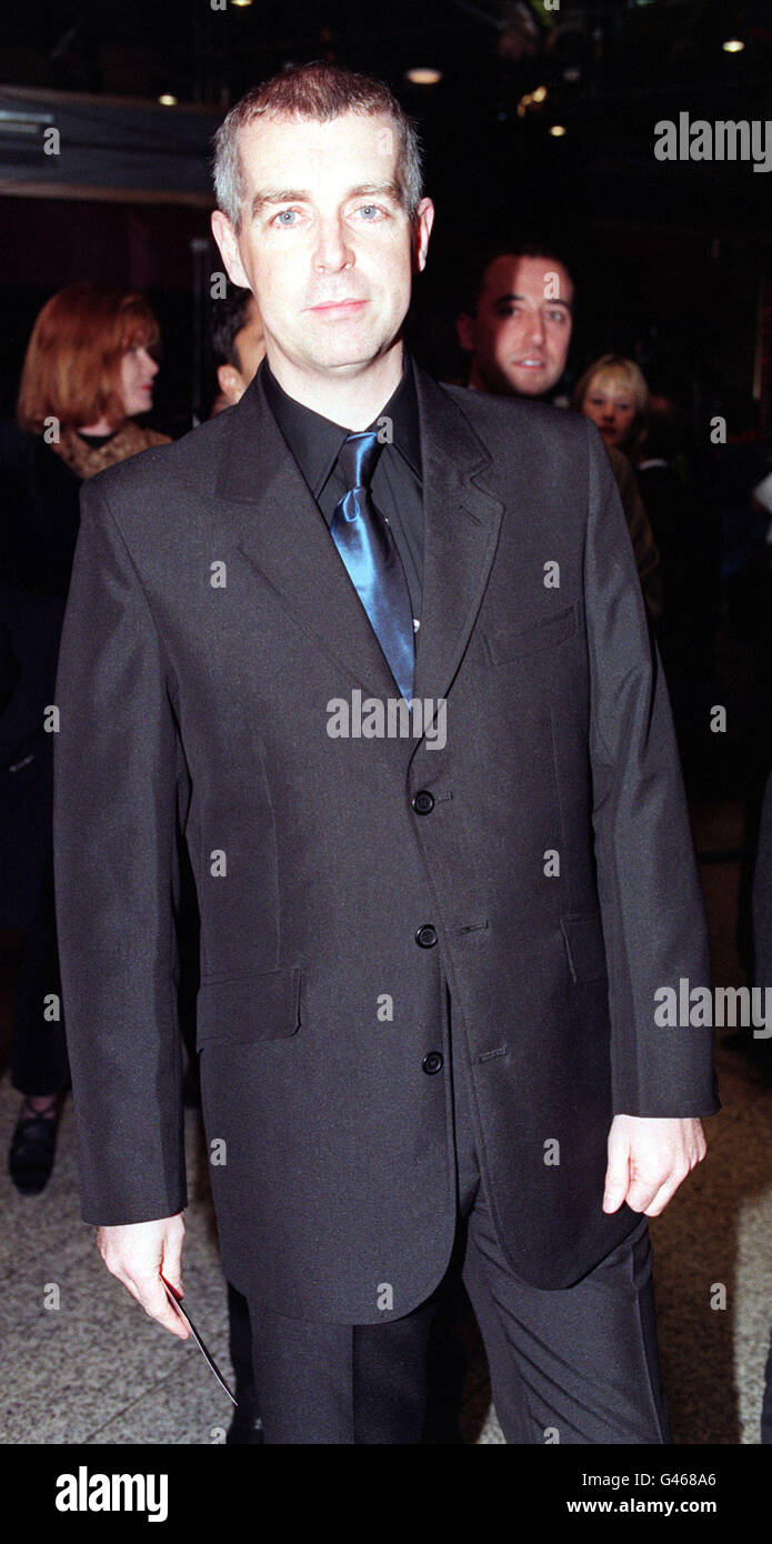 LONDON : 19/12/96 : PET SHOP BOY NEIL TENNANT ARRIVES FOR THE PREMIERE OF EVITA AT THE EMPIRE LEICESTER SQUARE, PA NEWS PHOTO BY MICHAEL CRABTREE. Stock Photo