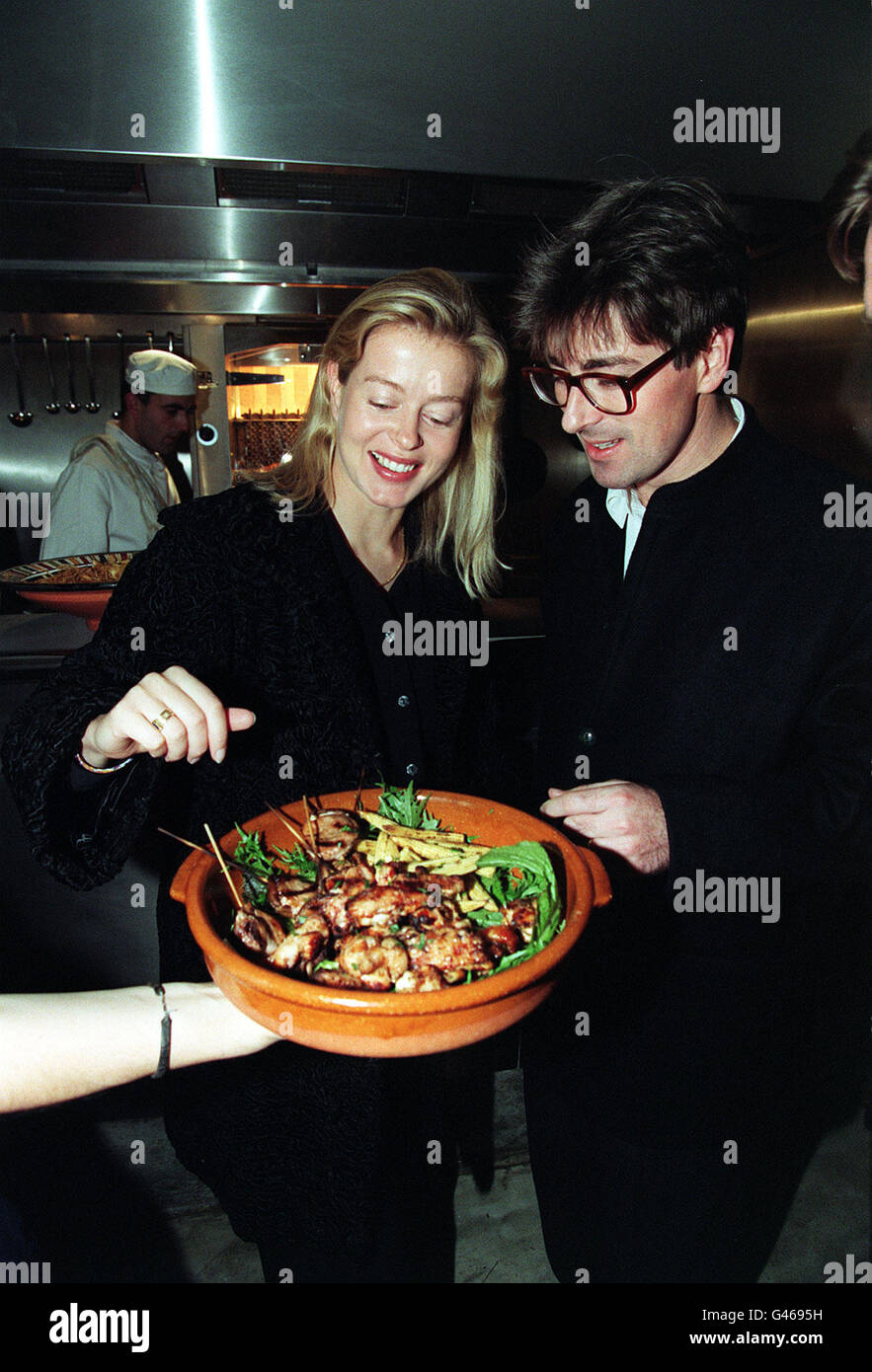 LONDON : 31/10/96 : LADY HELEN TAYLOR AND HER HUSBAND TIM SAMPLE THE FOOD ON OFFER AT THE LAUNCH PARTY OF NEW RESTAURANT, THE POLYGON BAR AND GRILL, IN CLAPHAM, SOUTH LONDON. PA NEWS PHOTO. Stock Photo