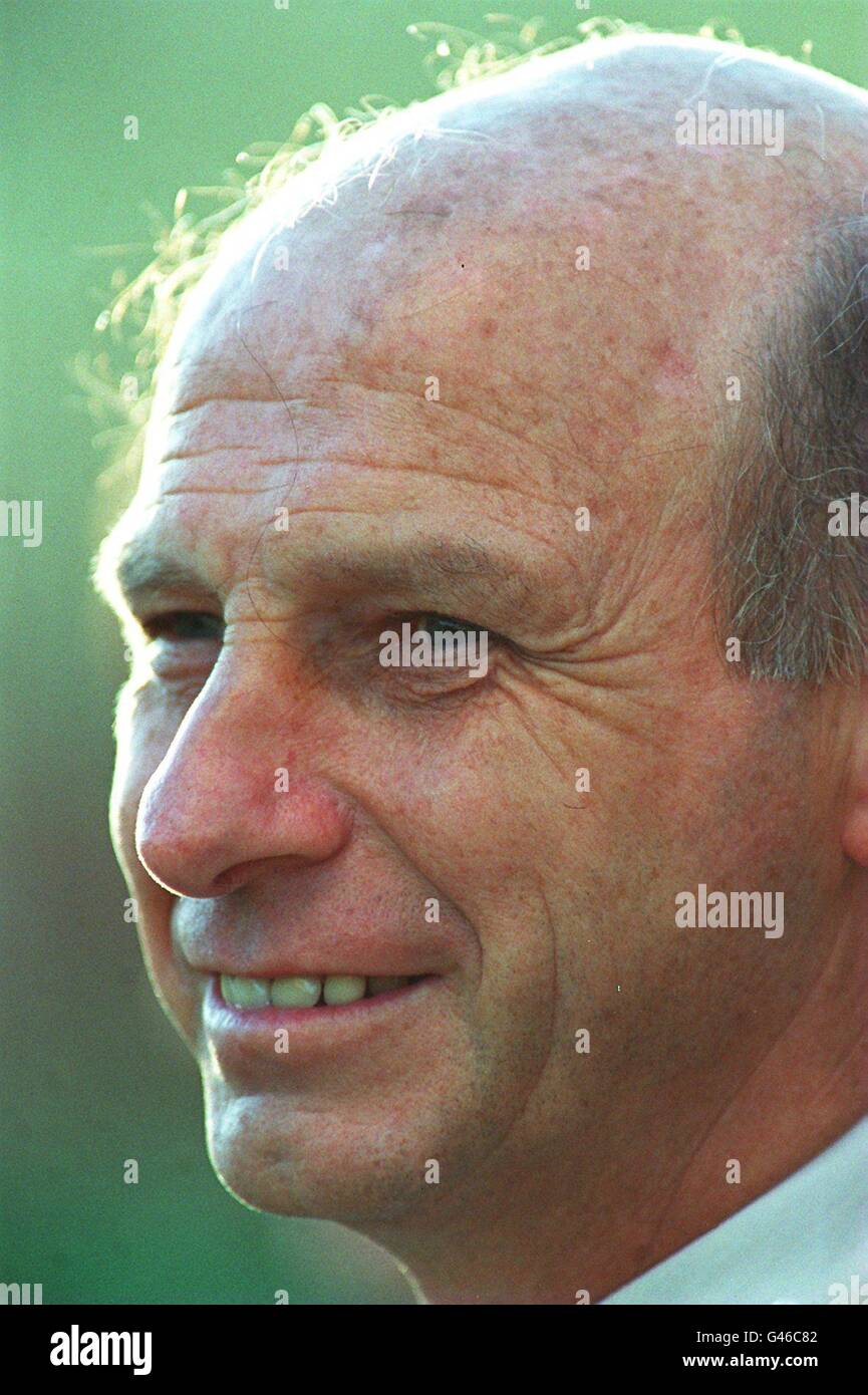 SOCCER. JOHN RUDGE, MANAGER, PORT VALE Stock Photo - Alamy