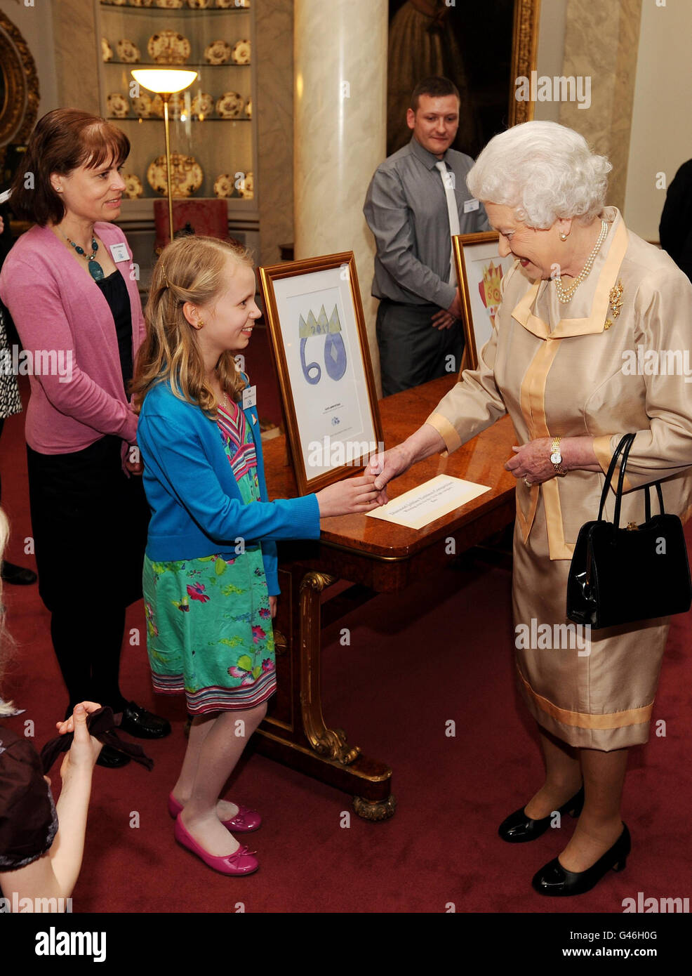 Shakes hands with queen elizabeth hi-res stock photography and images -  Alamy
