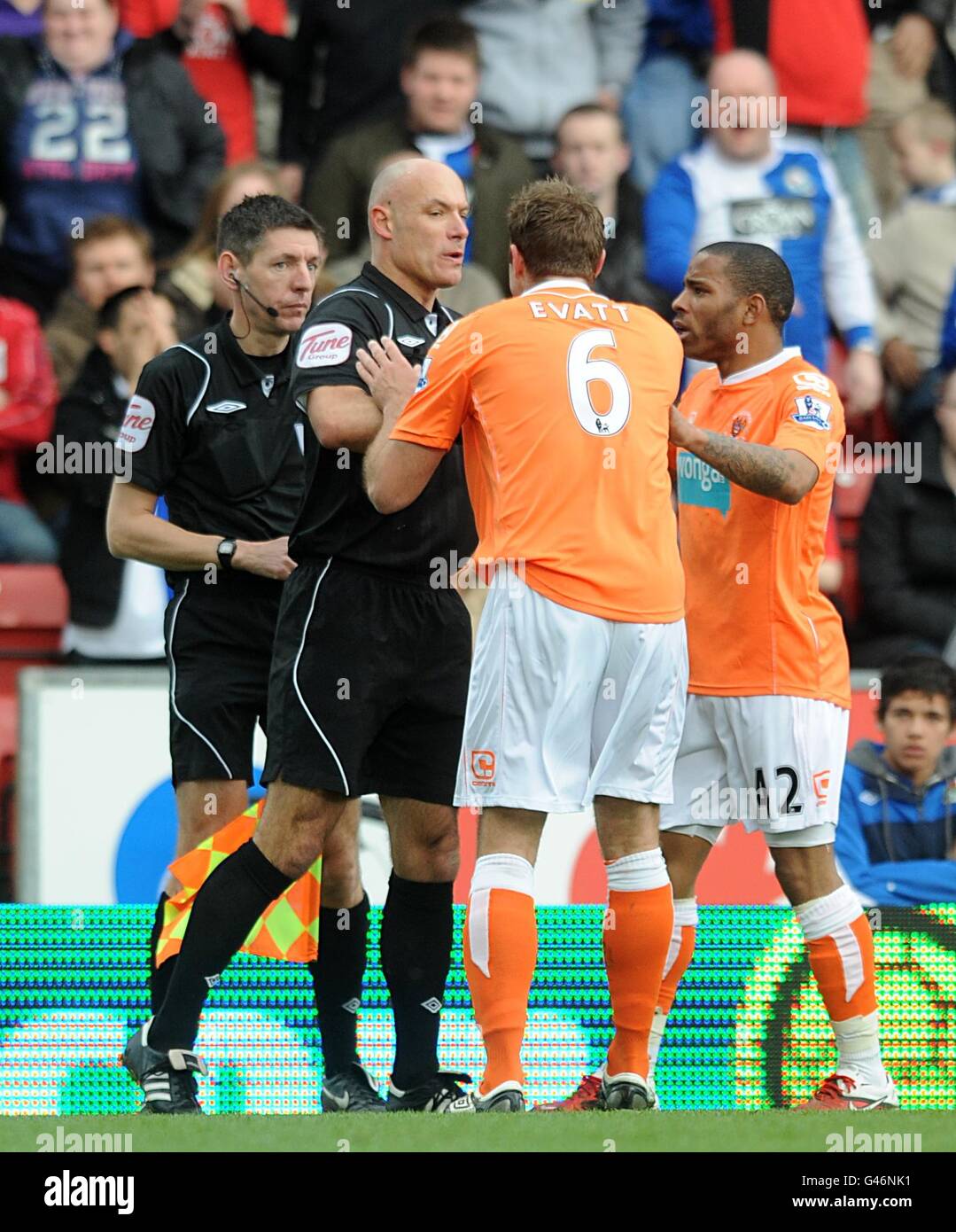 Blackpool's Ian Evatt (6) and Jason Puncheon (right) argue with referee Howard Webb after teammate Luke Varney has a goal disallowed for offside Stock Photo
