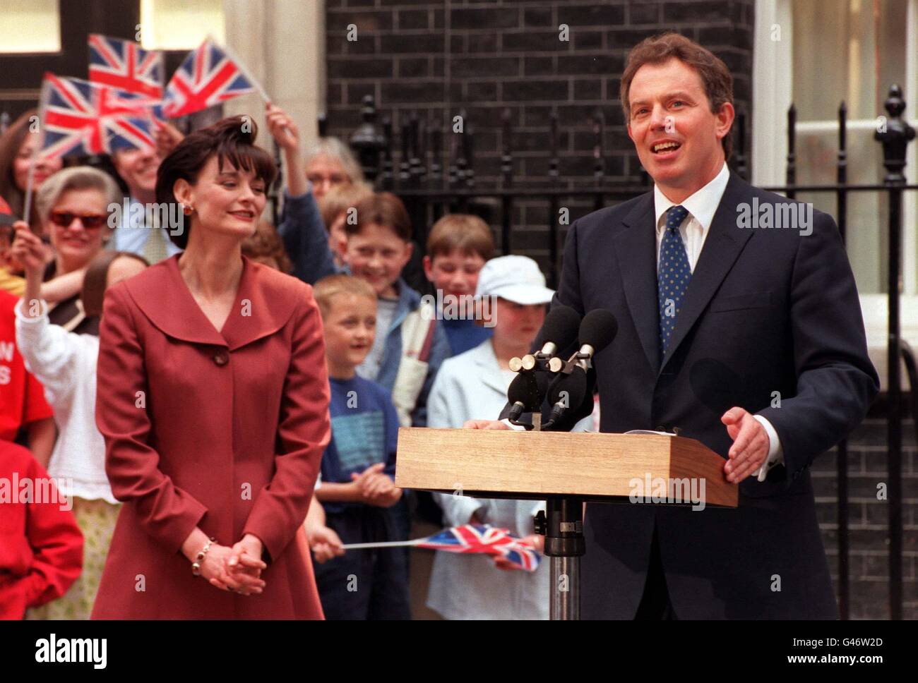 1997 election tony blair downing street hi-res stock photography and