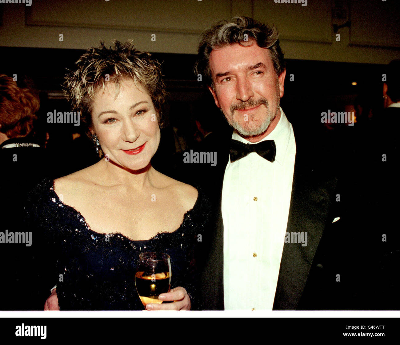 PA NEWS ZOE WANANMAKER AND GAWN GRAINGER AT THE EVENING STANDARD AWARDS. Stock Photo