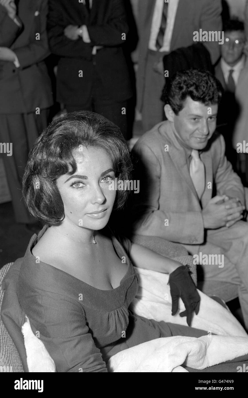 Hollywood star Elizabeth Taylor, at a press conference at London Airport, with her husband, American film actor Eddie Fisher. Stock Photo