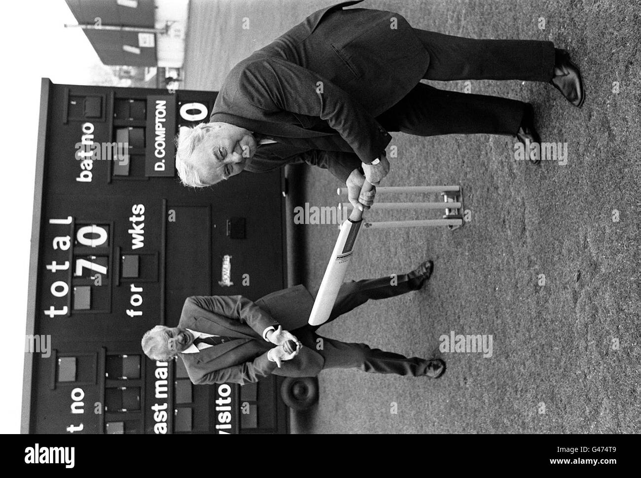 File picture dated 28.4.88 of former England cricketer Denis Compton (front), who has died aged 78, Middlesex County Cricket Club confirmed today (Weds), pictured with his old friend and cricketing rival, former Australian cricketer Keith Miller. This picture was taken at Lords, in connection with the TV documentary 'Denis Compton - 70 Not Out', shortly before his 70th birthday. See PA Story DEATH Compton. PA PHOTO. B/W ONLY. Stock Photo