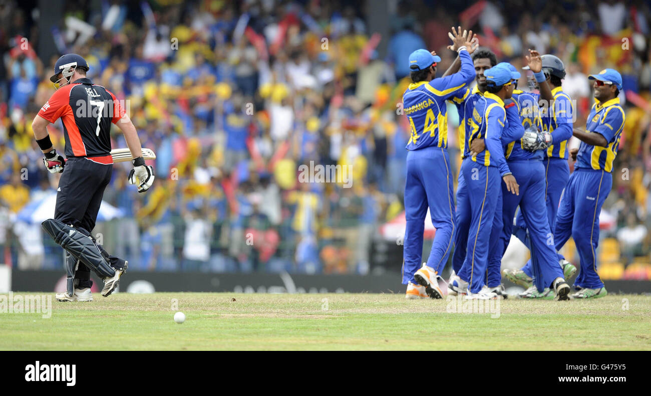 England's Ian Bell walks to the pavilion after being dismissed by Sri Lanka's Angelo Mathews, caught by Thilan Samaraweera during the ICC World Cup Quarter Final match at the R Premadasa Stadium, Colombo, Sri Lanka. Stock Photo