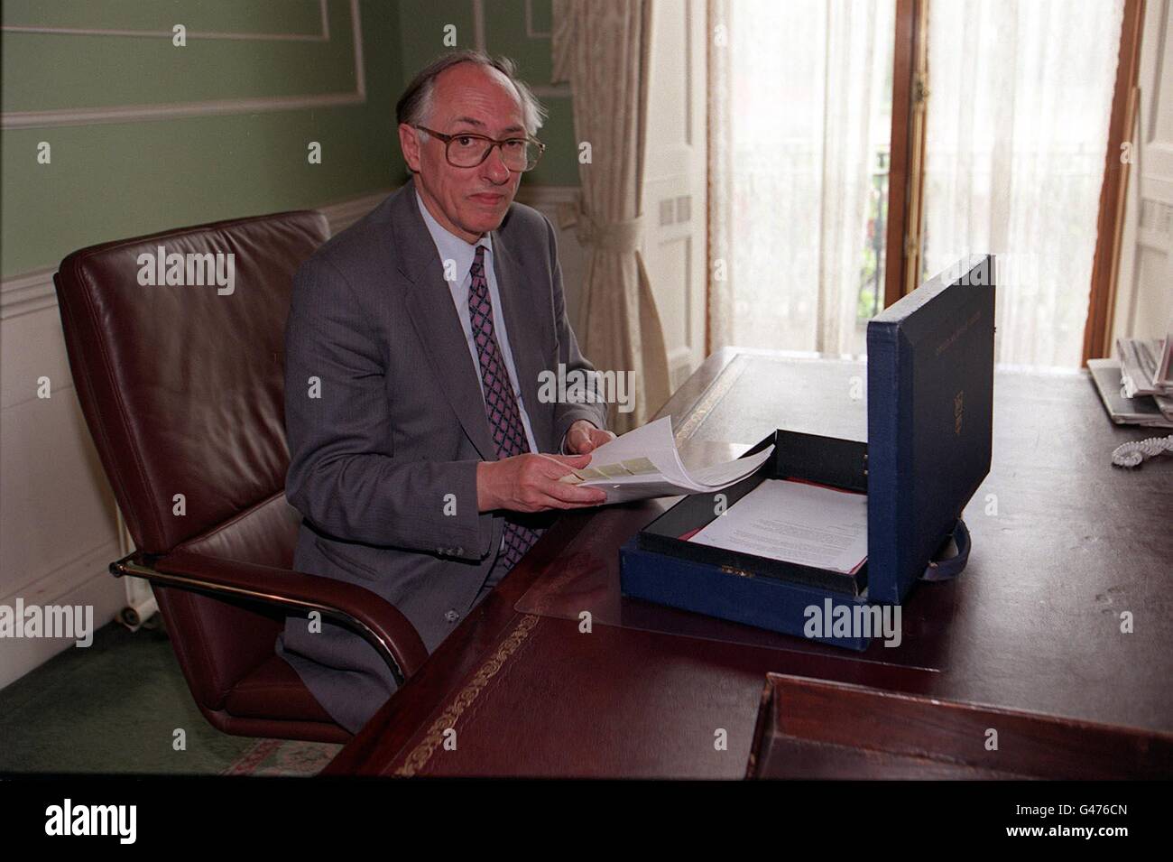 Donald Dewar Stock Photo Alamy