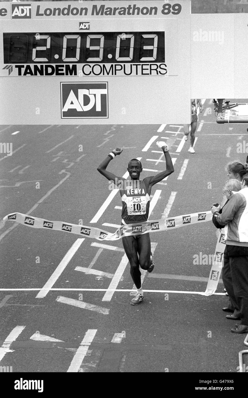 Athletics - 1989 ADT London Marathon. Kenyan Douglas Wakiihuri celebrates as he crosses the line to win the Men's Elite Race in a time of 2 hours, 9 minutes and 3 seconds. Stock Photo