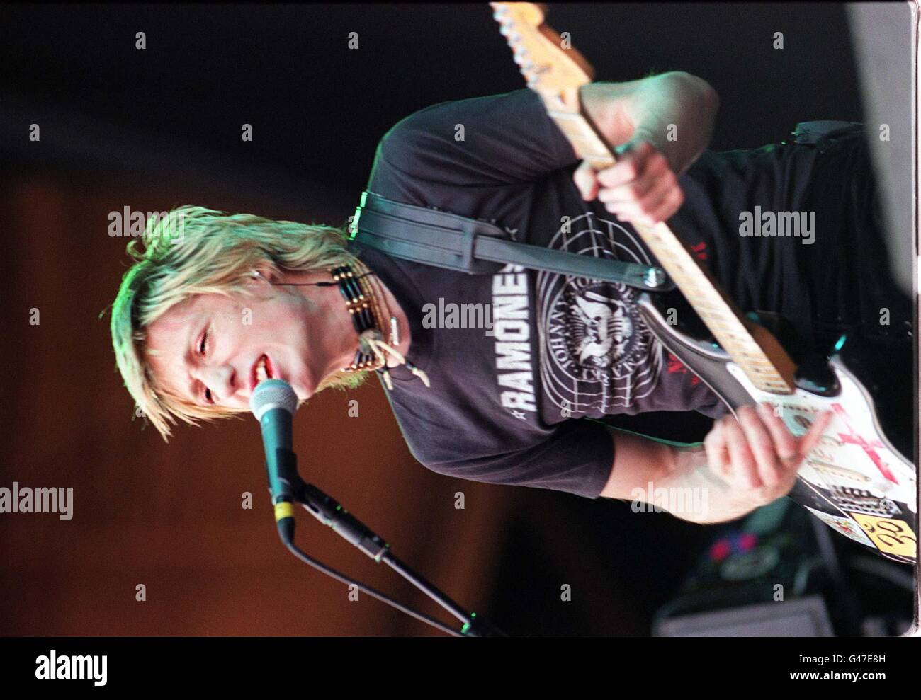 Crispian Mills, lead singer of Kula Shaker, during last night's (Sat) V97 concert at Hylands Park, in Chelmsford. Photo by Neil Munns. Stock Photo
